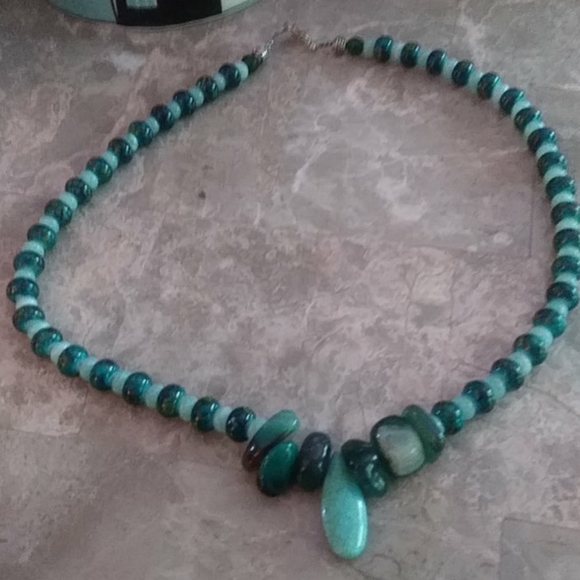 NWOT HandmaStone and Glass Beaded Necklace - Picture 3 of 4